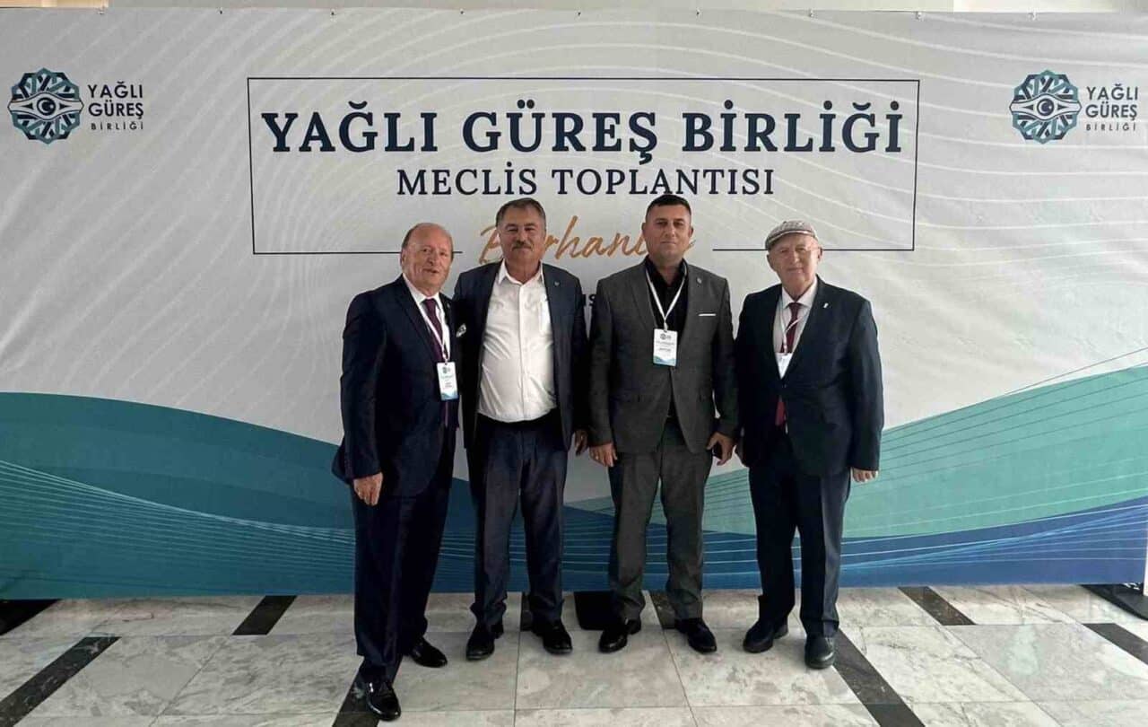 Beyağaç Belediye Başkanı Sezayi Pütün, Burhaniye'de düzenlenen toplantıda 30 Ağustos