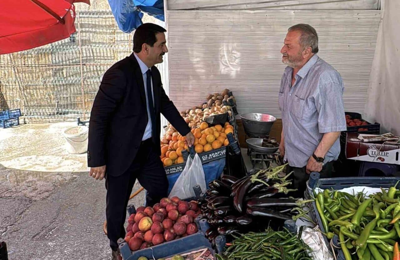Battalgazi Belediye Başkanı Bayram Taşkın, Akpınar Geçici Ticaret Merkezi'nde esnaf