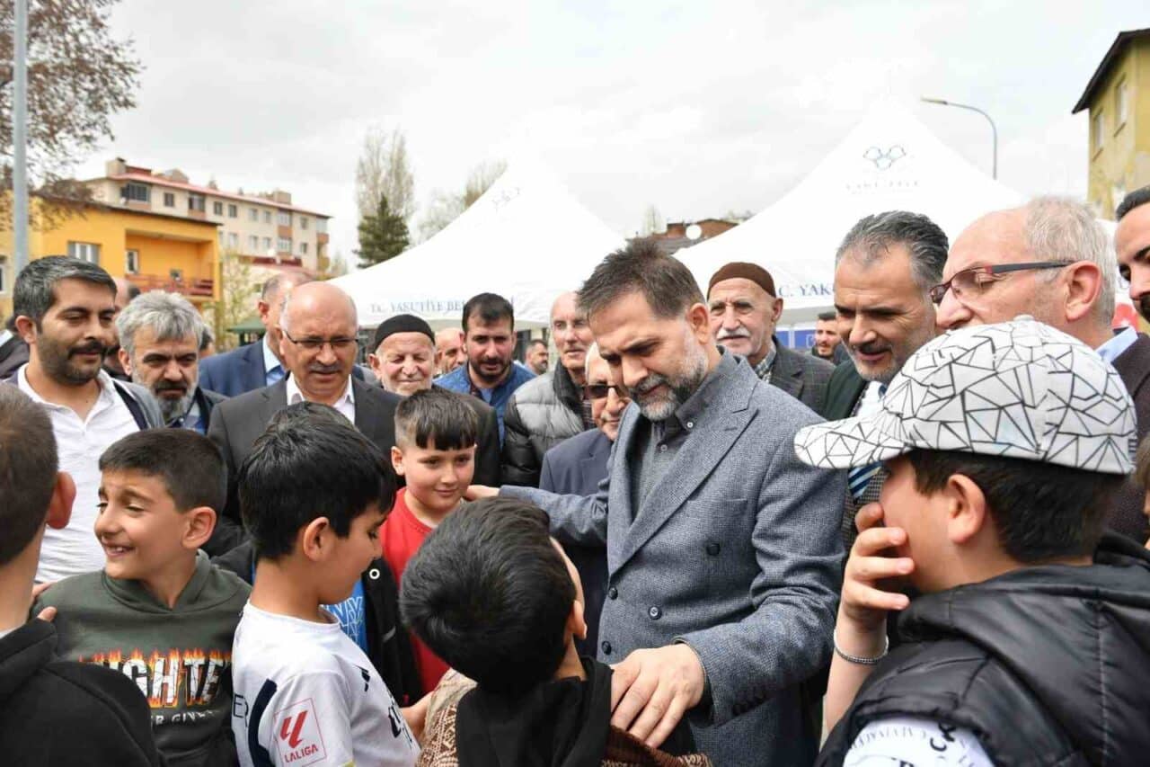Mahmut Uçar, "Vatandaş Soruyor Başkan Cevaplıyor" programı çerçevesinde Ömer Nasuhi