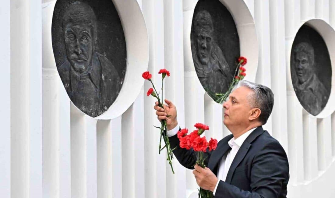 Antalya Muratpaşa Belediye Başkanı Ümit Uysal, 6 Mayıs'ta Üç Fidan
