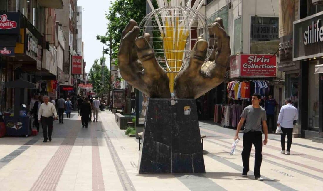 Batman'daki esnaflar, terörsüz Türkiye sürecinin ilerlemesini memnuniyetle karşılıyor. Sebahattin Billür,