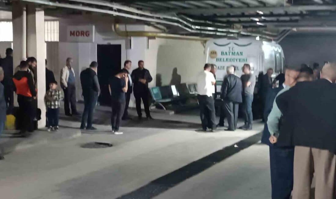 Kozluk’ta Arkadaşlarıyla Güreşirken Kalp Krizi Geçiren 16 Yaşındaki Çocuk Hayatını Kaybetti Batman'ın Kozluk ilçesindeki Armut (Ğarbağ) köyünde 16 yaşındaki Mustafa Güneri,