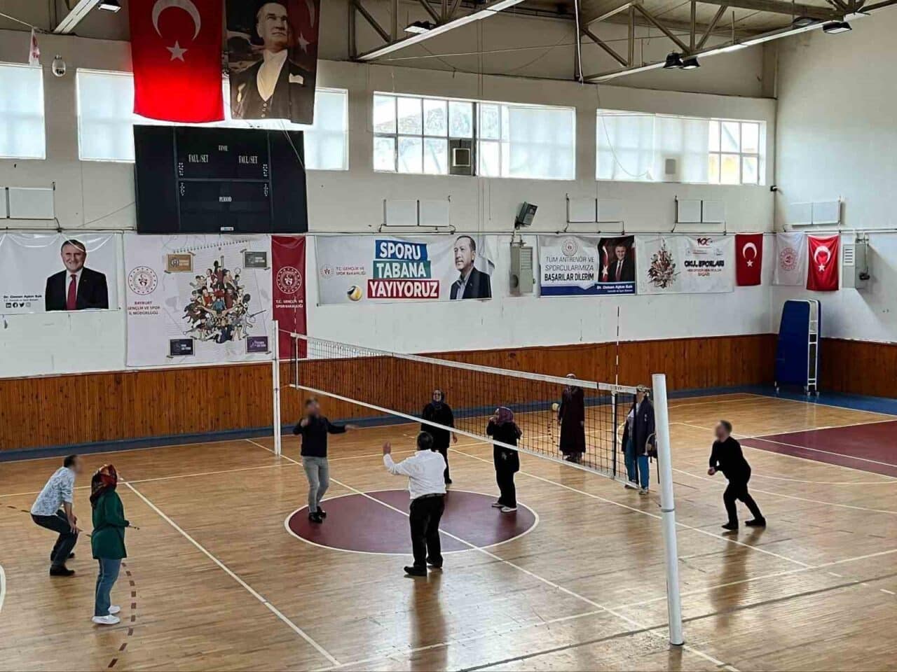 Dünya Engelliler Haftası dolayısıyla Bayburt'taki Toplum Ruh Sağlığı Merkezi'nde spor