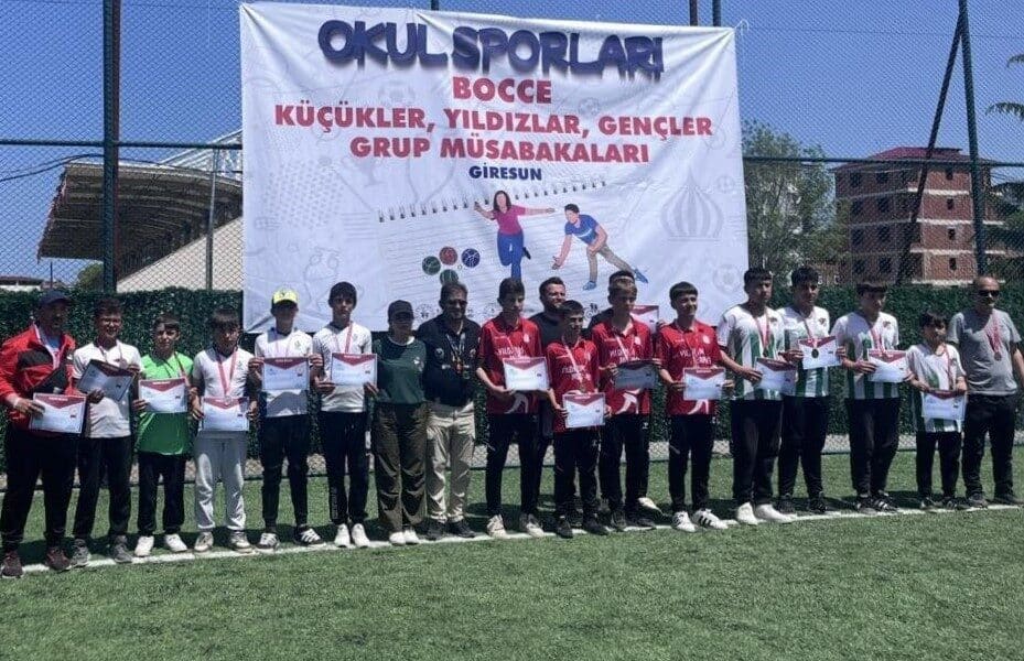 Bayburt’tan Bocce Takımı, Giresun Grup Müsabakalarında İkinciliği Elde Ederek Türkiye Şampiyonası’na Katılma Hakkı Kazandı Bayburt'tan Milli Eğitim Vakfı Konursu İmam Hatip Ortaokulu Bocce Takımı,