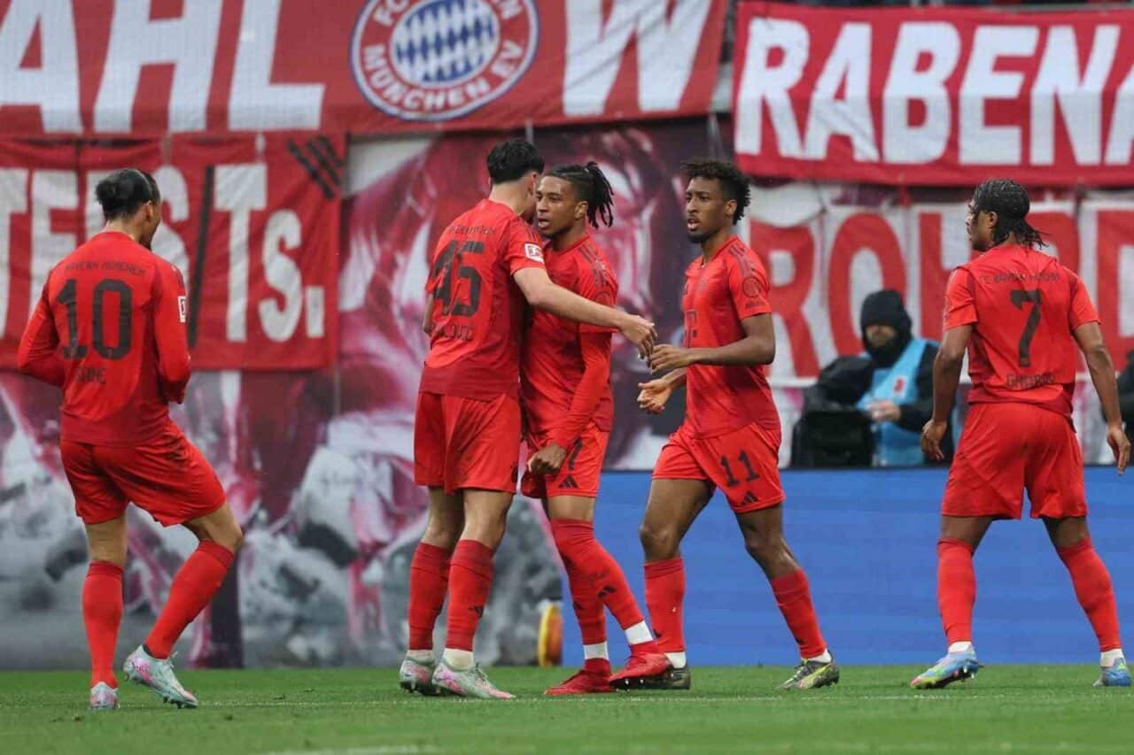 Bayern Münih, Bayer Leverkusen'in Freiburg ile 2-2 berabere kalmasıyla Bundesliga'da
