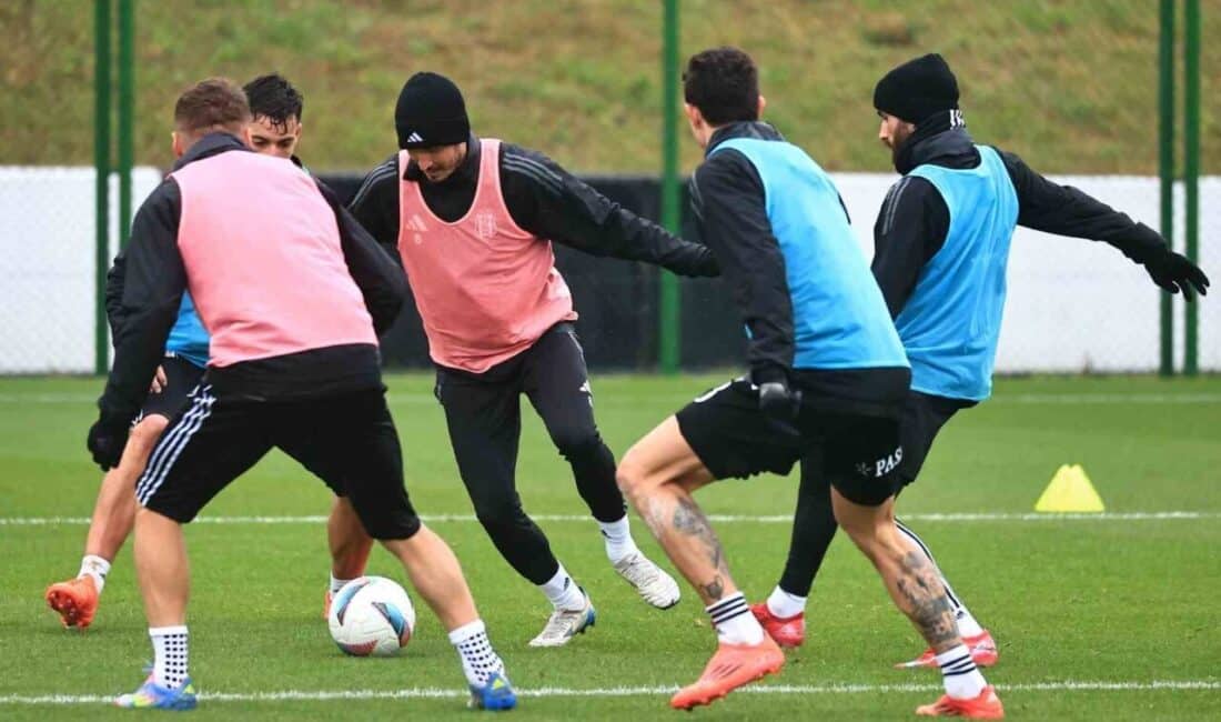 Beşiktaş, Fenerbahçe Maçı Hazırlıklarını Sürdürüyor Beşiktaş, Süper Lig'de Fenerbahçe ile yapacağı maç öncesi antrenmanlarını sürdürüyor.