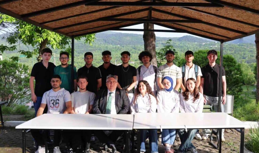 Zonguldak Bülent Ecevit Üniversitesi'nin Senato toplantısı, öğrenci temsilcilerinin katılımıyla Devrek