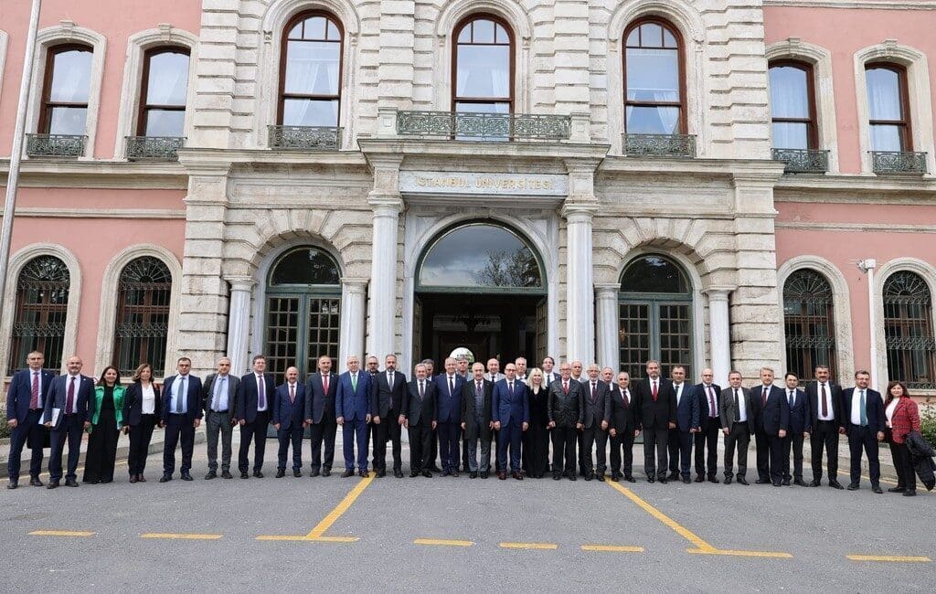 İstanbul Üniversitesi-Cerrahpaşa'nın ev sahipliğinde gerçekleştirilen Üniversite Hastaneleri Birliği Derneği Genel