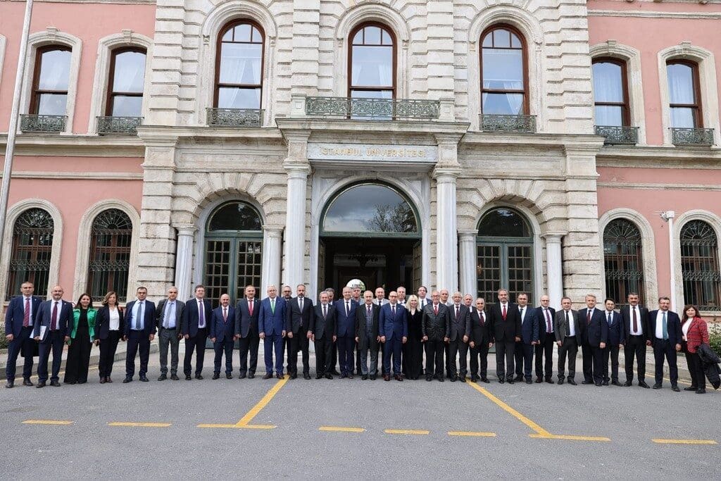 İstanbul Üniversitesi-Cerrahpaşa'nın ev sahipliğinde gerçekleştirilen Üniversite Hastaneleri Birliği Derneği Genel