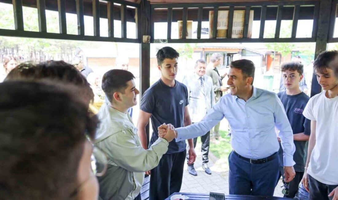 Bilecik Valisi’nden Öğrencilere YKS Motivasyonu: “Sizler Ülkenin Geleceğisiniz” Bilecik Valisi Şefik Aygöl, Refik Arslan Öztürk Fen Lisesi öğrencileriyle