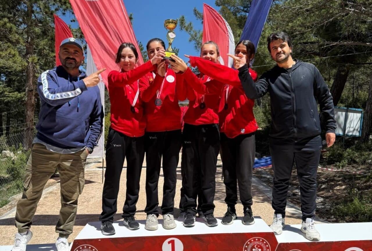 Bilecik, Anadolu Yıldızları Ligi'nde kros atletizm dalında Marmara üçüncülüğünü kazanarak