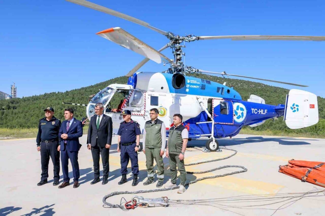 Bilecik Valisi Şefik Aygöl, Vezirhan beldesindeki orman yangınlarına müdahale çalışmaları