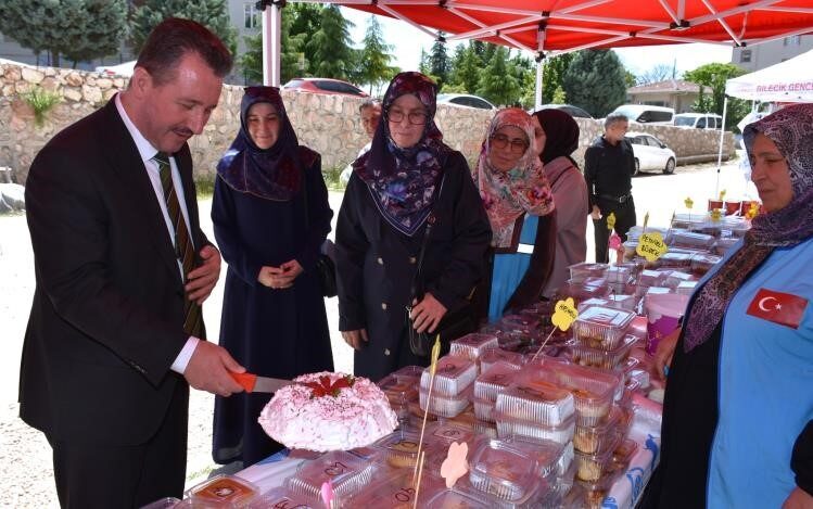 Bilecik İl Müftülüğü, hayır hizmetleri için "Hayır Çarşısı" açtı. Yediler