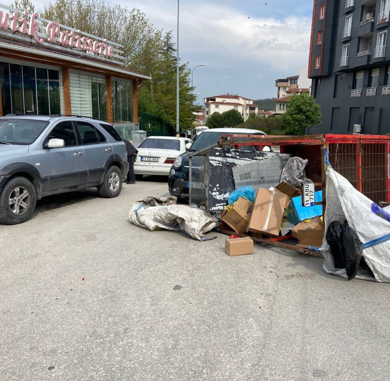 Bilecik'te, Mehmet Ali B. yönetimindeki motosiklet, virajda devrildi ve Nigar