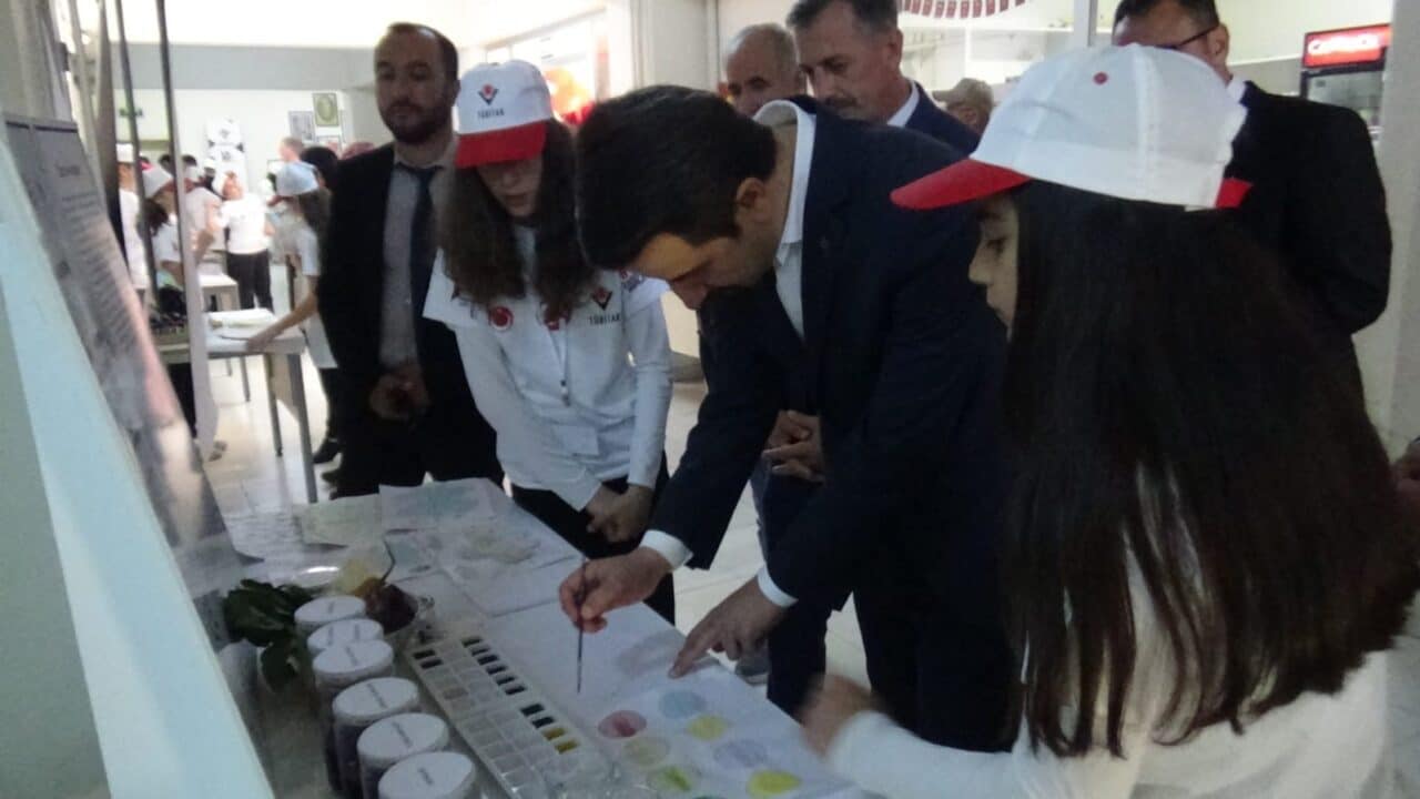 Bolu'nun Mudurnu ilçesinde Taşkesti Ortaokulu ve İmam Hatip Ortaokulu tarafından