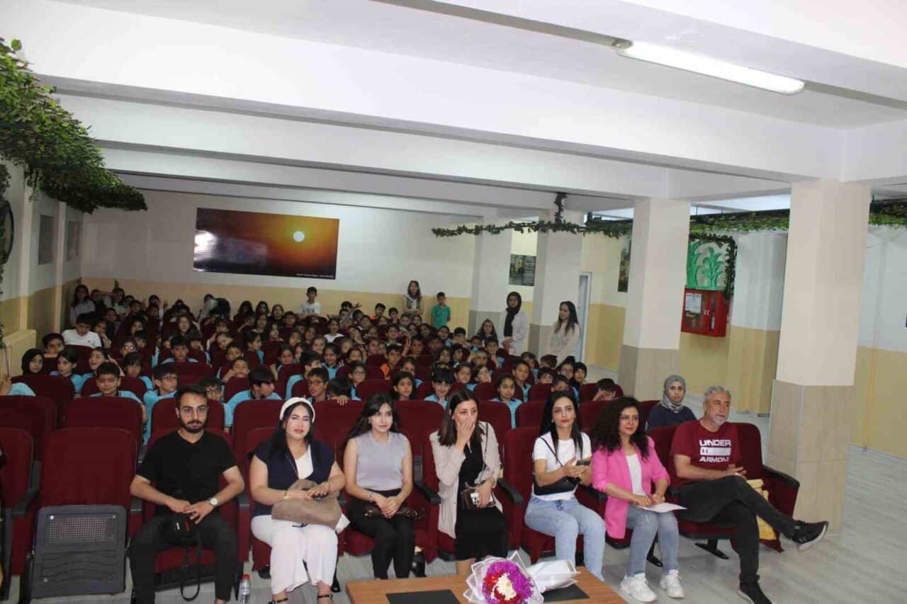 Bingöl'de Ankara Büyükşehir Belediyesi İlkokulu'nda, öğrenciler için 'Bingöl'ün deprem gerçeği'