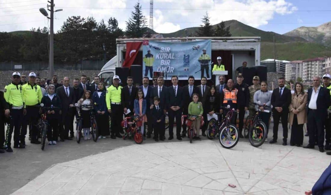 Bitlis'te Trafik Güvenliği Haftası etkinlikleri, Vali Ahmet Karakaya'nın katılımıyla düzenlendi.