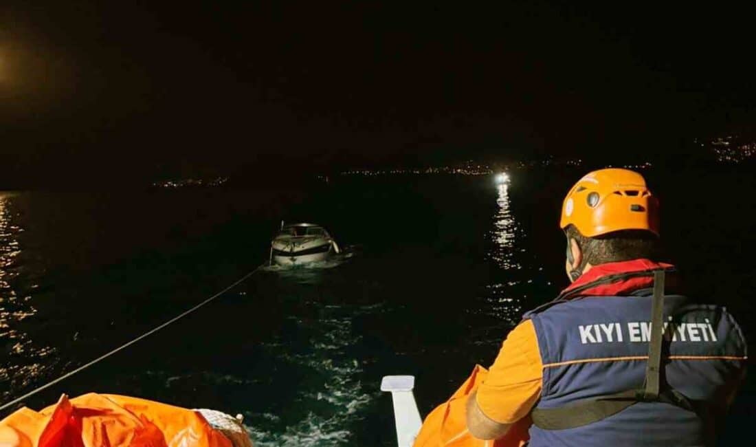 Bodrum Ortakent’te Makine Arızası Nedeniyle Sürüklenen Tekne, Kıyı Emniyet Ekipleri Tarafından Kurtarıldı Muğla'nın Bodrum ilçesi Ortakent açıklarında makine arızası sebebiyle sürüklenen 7,5
