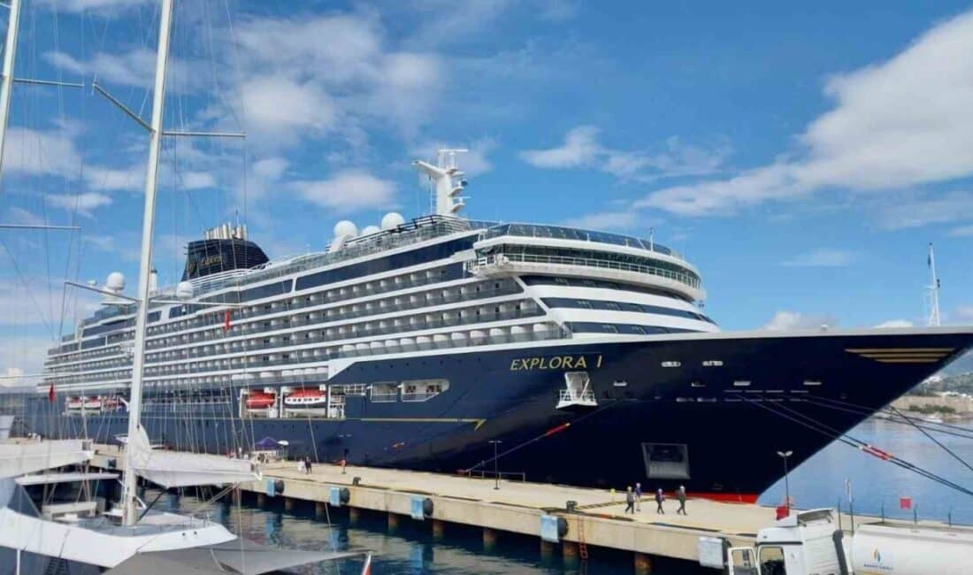 Muğla'nın Bodrum bölgesine ulaşan "Explora I" adlı yolcu gemisi, 590