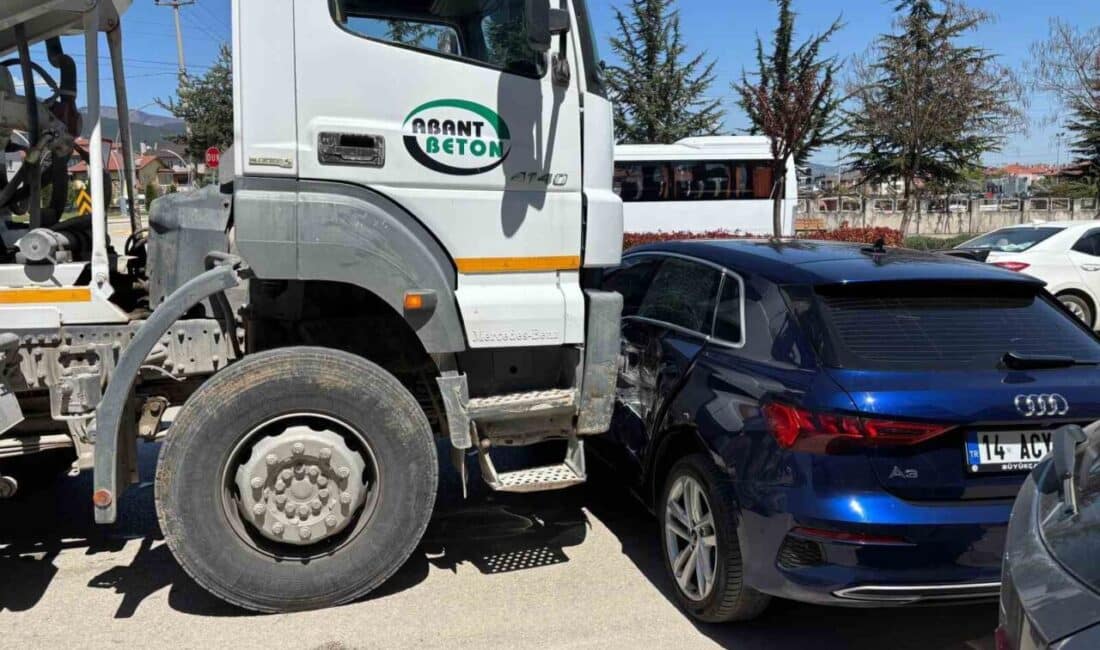 Bolu’da Beton Mikserinin Karıştığı Trafik Kazasında Bir Kişi Yaralandı Bolu'da bir trafik kazasında, Zekai K.'nın kullandığı beton mikser, Esranur