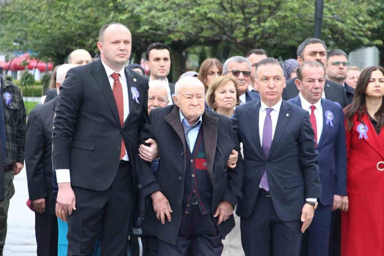 Bolu'da düzenlenen 36. İzzet Baysal Şükran Günleri etkinliğinde anma programı