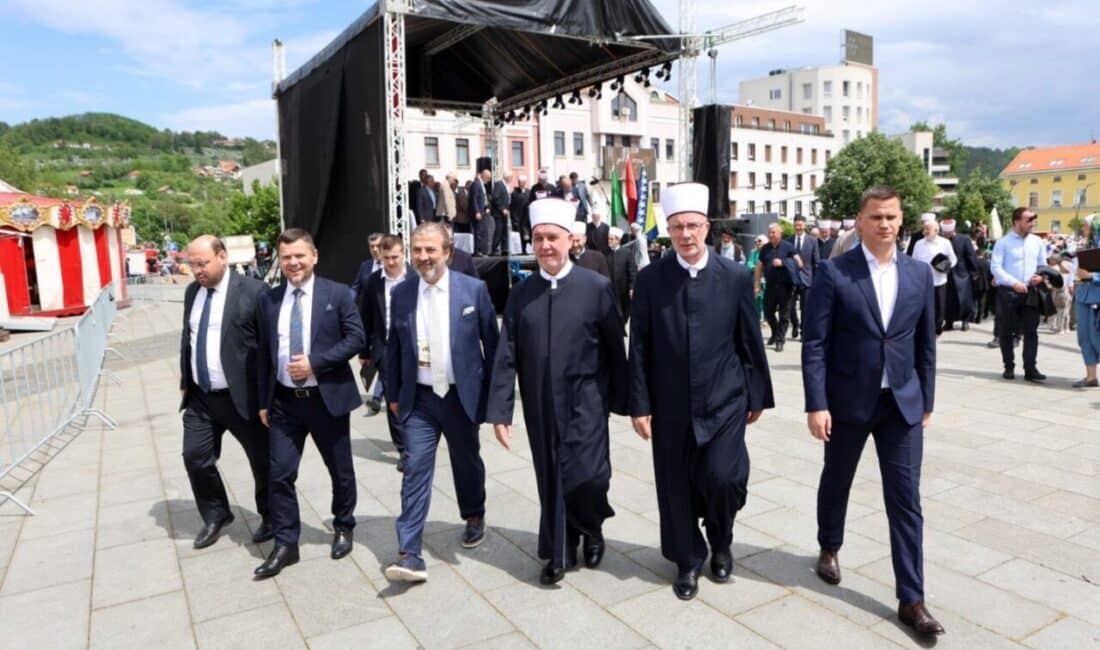 Tuzla'daki tarihi Behram Ağa Camii, Türkiye Vakıflar Genel Müdürlüğü'nün desteğiyle