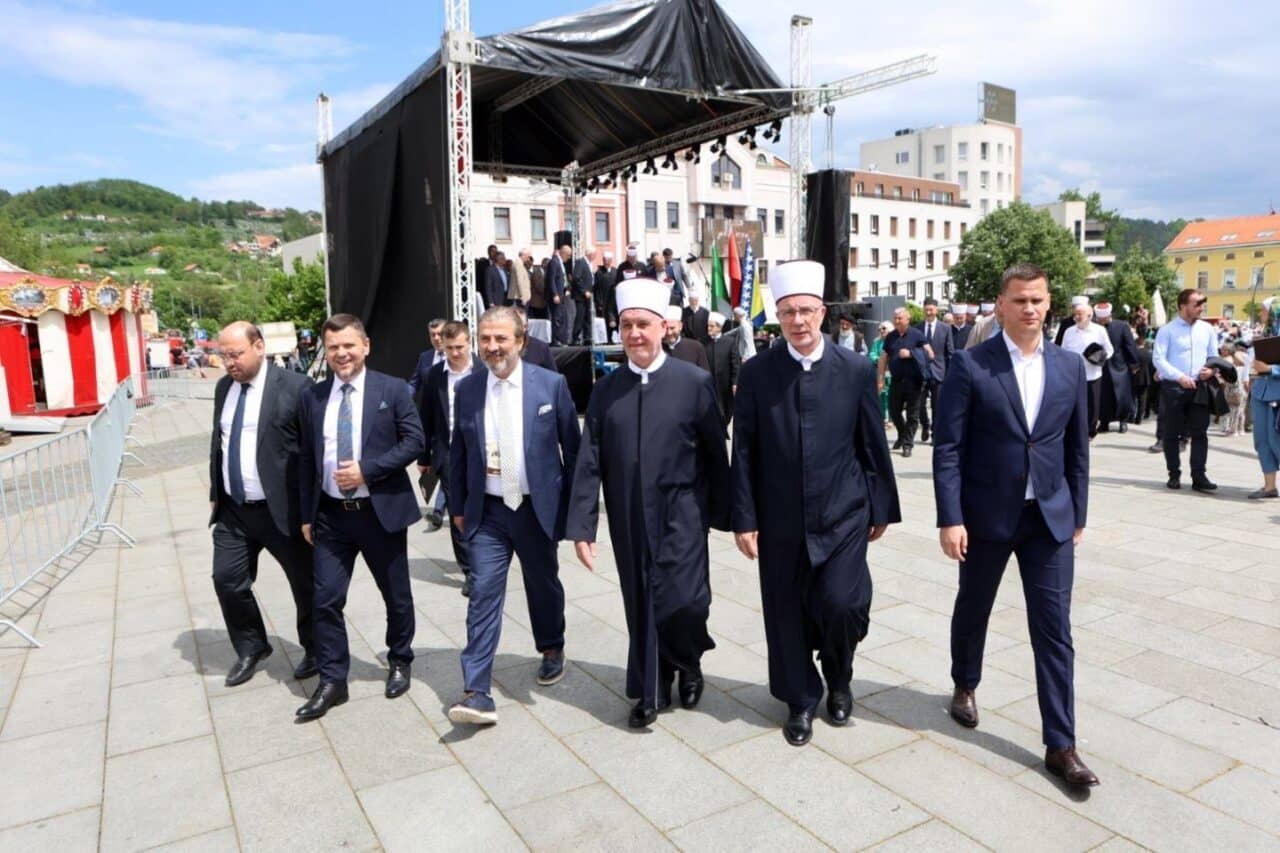 Tuzla'daki tarihi Behram Ağa Camii, Türkiye Vakıflar Genel Müdürlüğü'nün desteğiyle