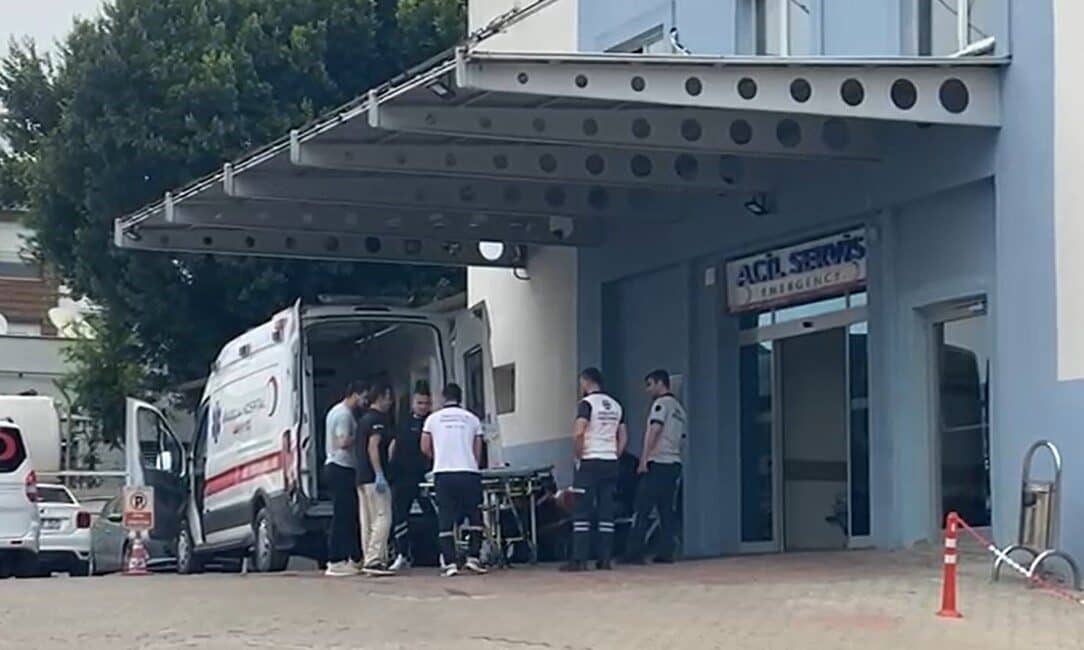 Antalya'nın Serik ilçesinde 20 yaşındaki Yahya Karakaya, jet ski ile