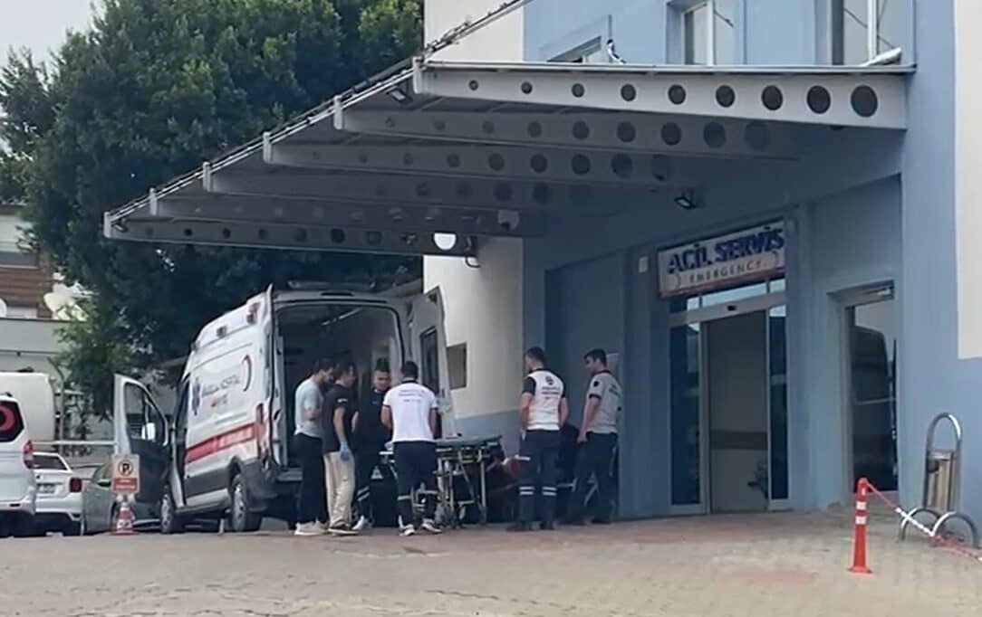 Antalya'nın Serik ilçesinde 20 yaşındaki Yahya Karakaya, jet ski ile
