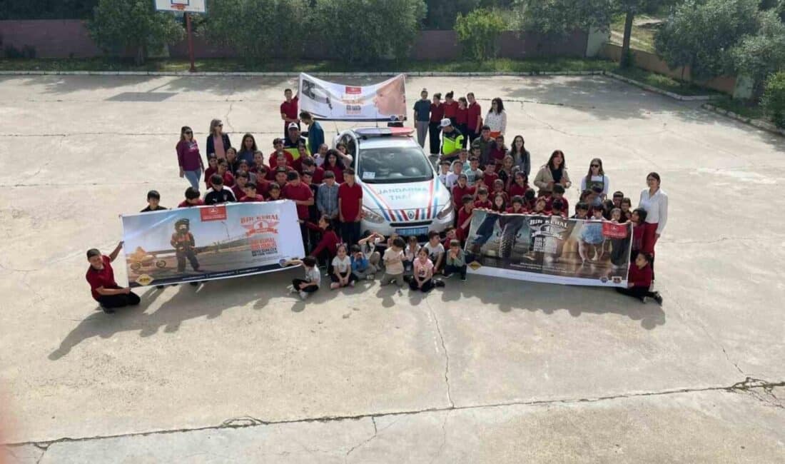 Aydın'ın Bozdoğan ve Kuyucak ilçelerinde jandarma, 172 öğrenciye trafik kuralları
