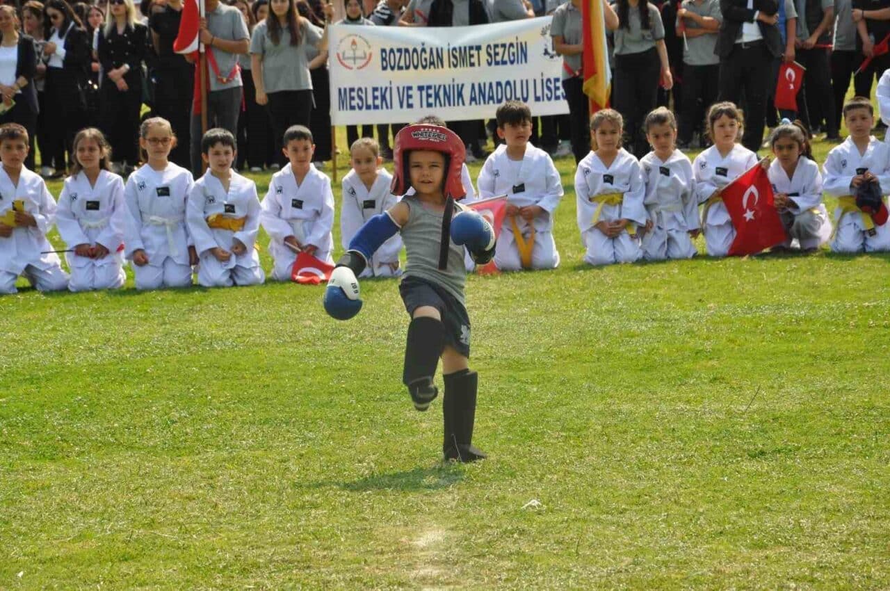 Bozdoğan’da 19 Mayıs Atatürk’ü Anma, Gençlik ve Spor Bayramı coşkuyla