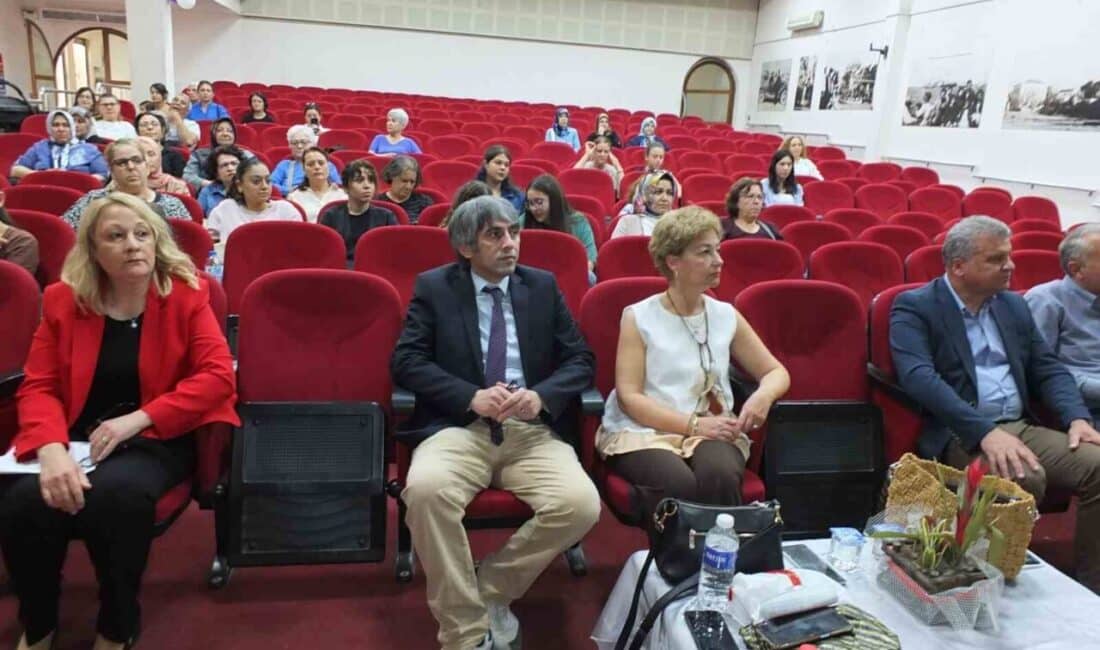 Burhaniye'de düzenlenen Çölyak Farkındalık Konferansı'nda, Gastroenteroloji Uzmanı Prof. Dr. Erkan