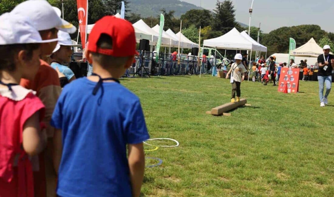 Bursa’da düzenlenen Uluslararası Spor Festivali’nde miniklere özel Anaokulu Şenliği coşkusu yaşandı. Bursa Uluslararası Spor Festivali çerçevesinde gerçekleştirilen Anaokulu Şenliği, miniklere eğlence