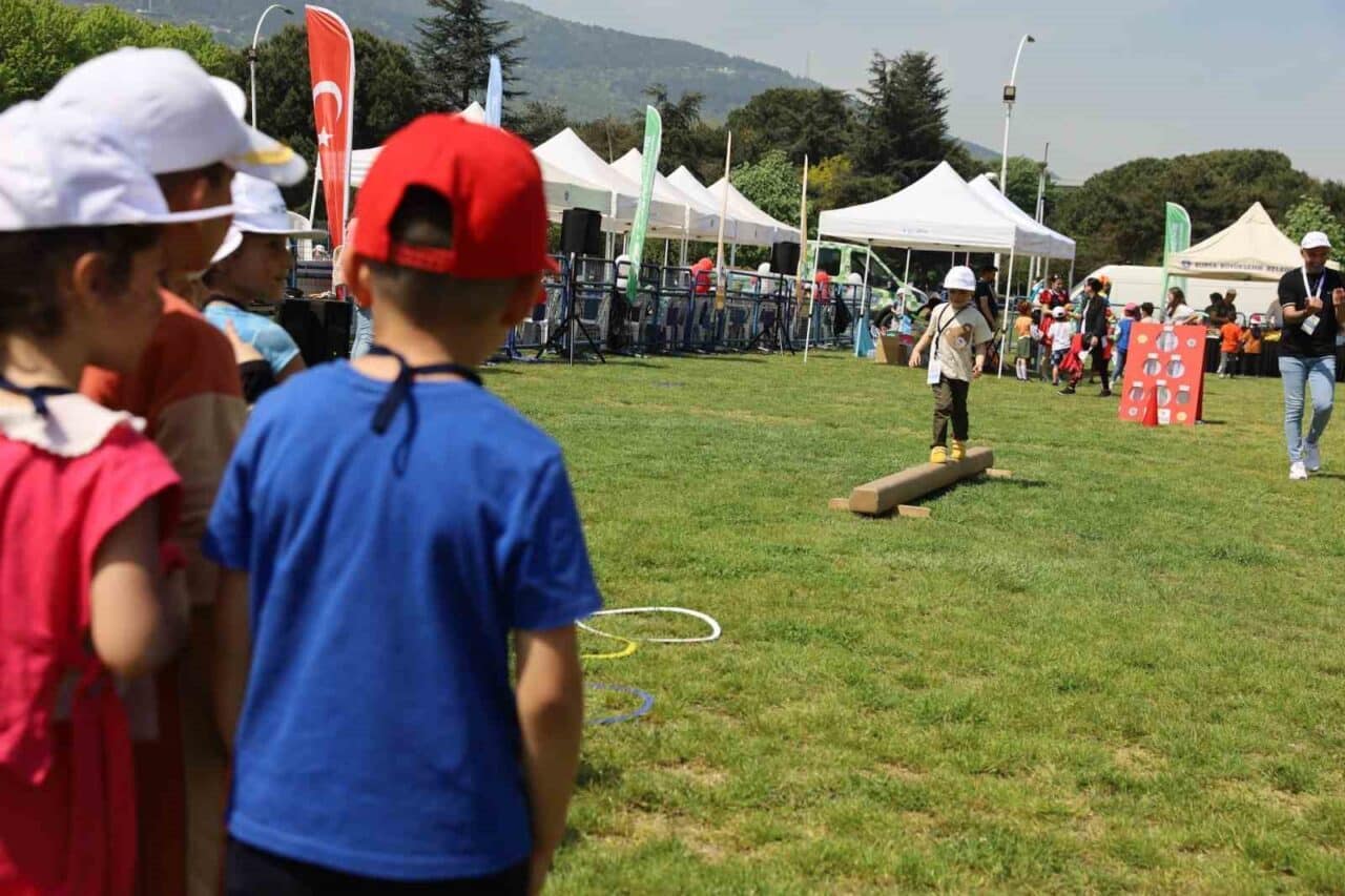 Bursa Uluslararası Spor Festivali çerçevesinde gerçekleştirilen Anaokulu Şenliği, miniklere eğlence