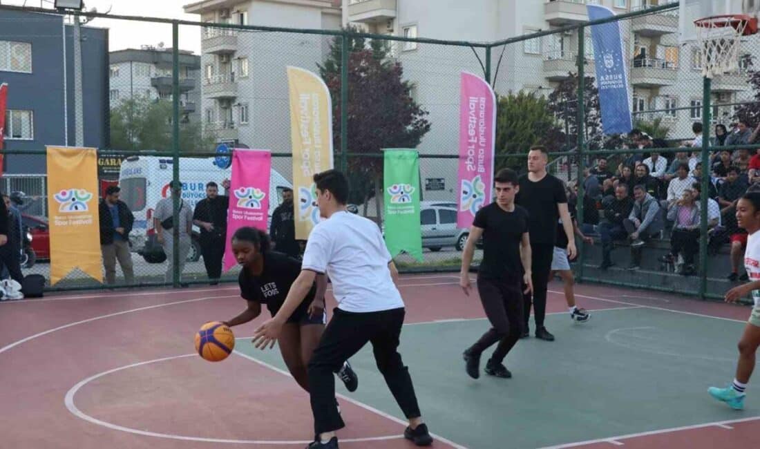 Bursa Uluslararası Spor Festivali kapsamında düzenlenen Sokak Basketbolu Turnuvası, Bursa