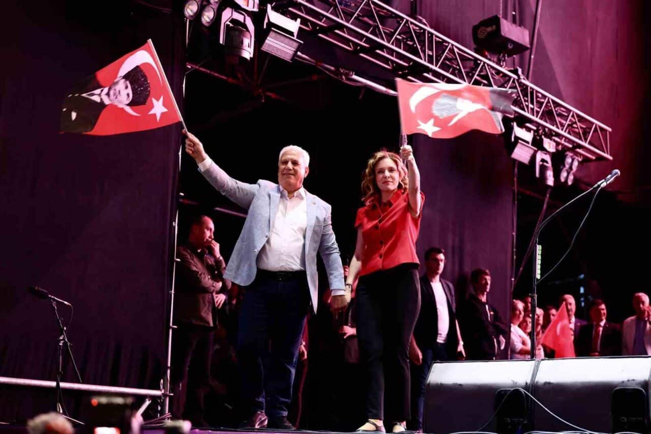 Bursa'da bu yıl ikincisi düzenlenen "Gençlik Şenliği", 19 Mayıs Atatürk’ü
