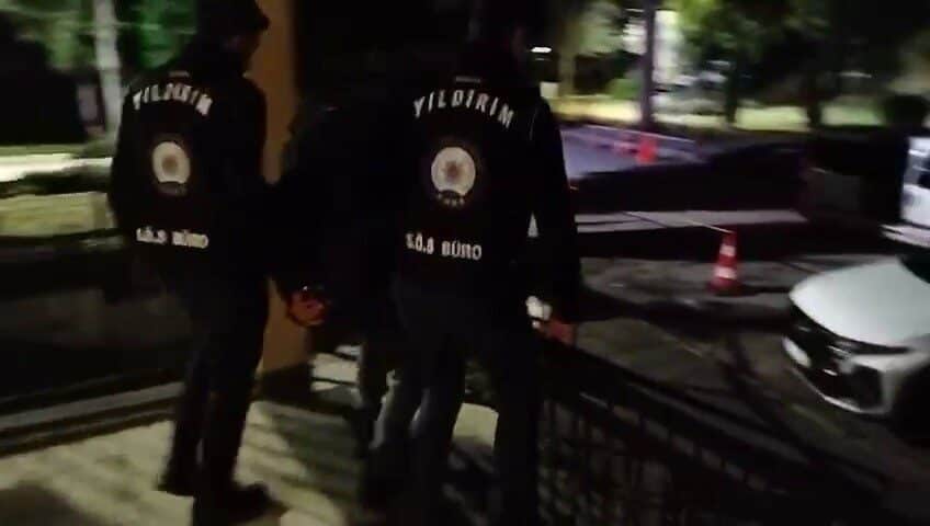Bursa'da 27 yıl hapis cezası olan Serkan Ö. (52), kayıtsız