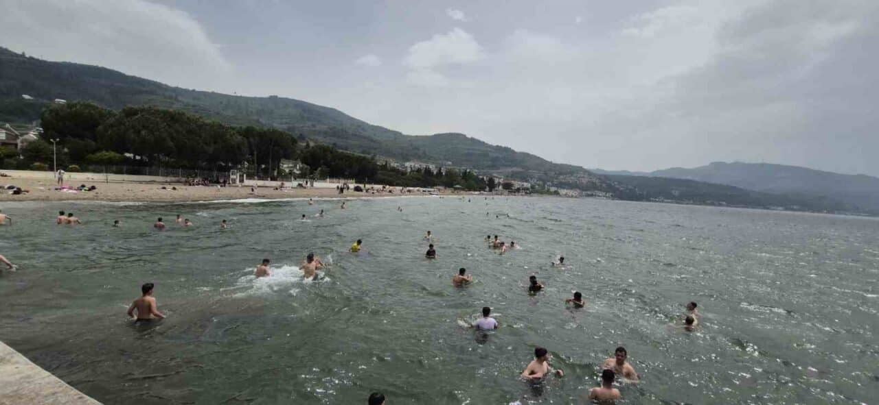 Bursa'da hava sıcaklıkları 35 dereceyi aşınca, vatandaşlar piknik alanları ve