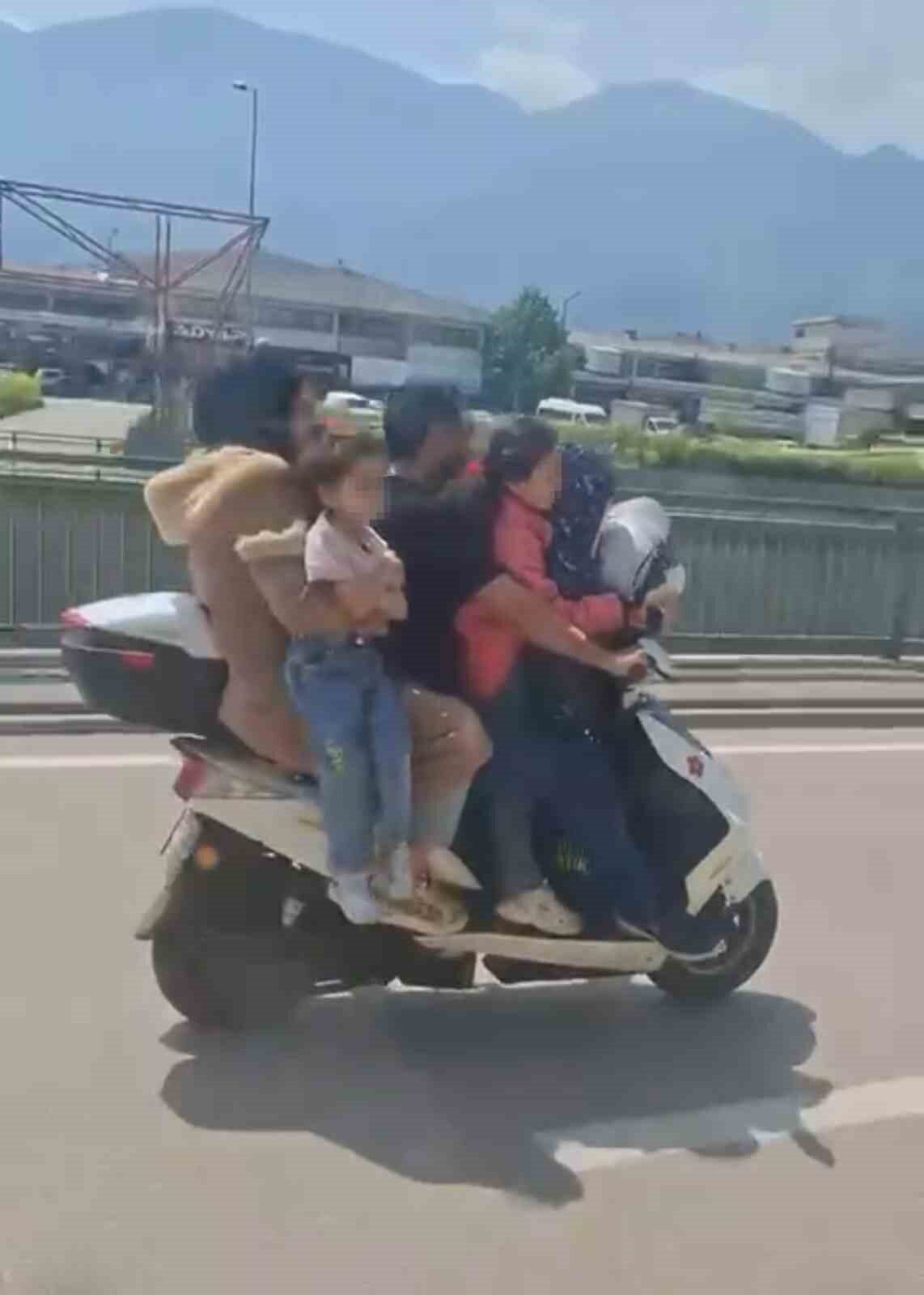 Bursa'nın Yıldırım ilçesinde beş kişilik bir aile, trafikte tehlikeli bir
