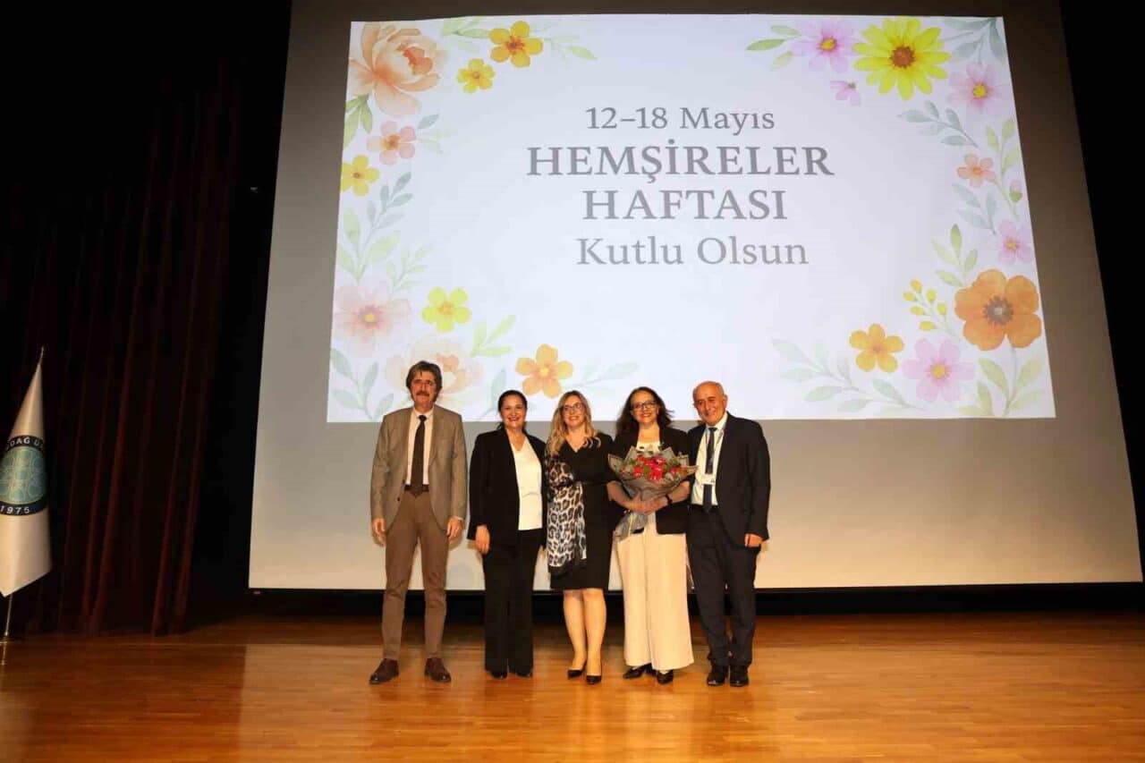Bursa Uludağ Üniversitesi Hastanesi, Hemşireler Haftası kapsamında etkinlik düzenledi. Rektör