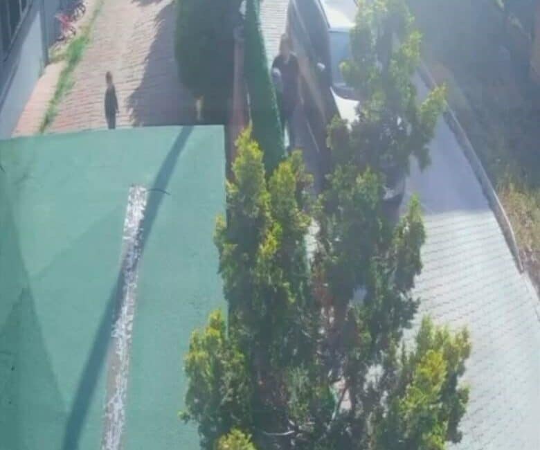 İstanbul Büyükçekmece'de, 'gürültü' nedeniyle komşularına sürekli tehditler savuran ve bıçakla