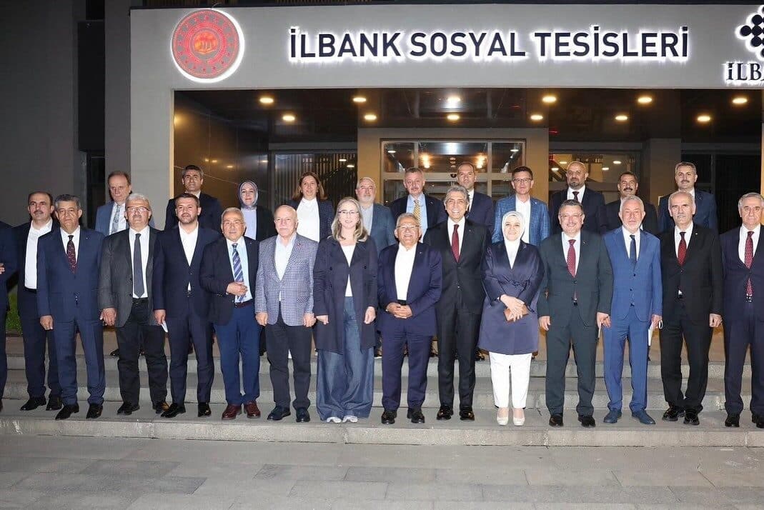 Kayseri Büyükşehir Belediye Başkanı Dr. Memduh Büyükkılıç, Ankara'da yapılan AK