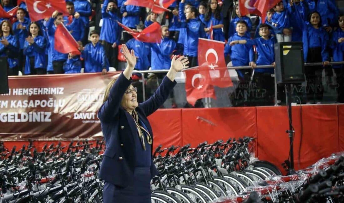 Gaziantep Büyükşehir Belediyesi, bisiklet kullanımını teşvik etmek amacıyla bisiklet yolunu