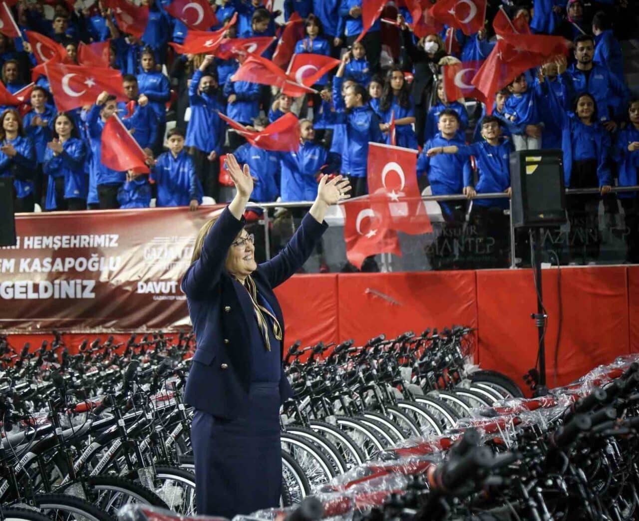 Gaziantep Büyükşehir Belediyesi, bisiklet kullanımını teşvik etmek amacıyla bisiklet yolunu