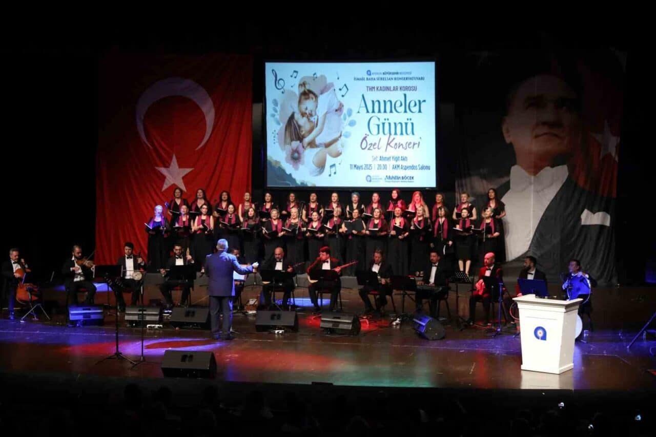 Antalya Büyükşehir Belediyesi İsmail Baha Sürelsan Konservatuvarı'nın Türk Halk Müziği