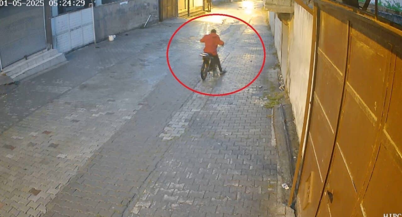 Hatay’ın Reyhanlı ilçesinde, arızalanan motosikletinden inip Ömer Faruk Beyaz’a ait