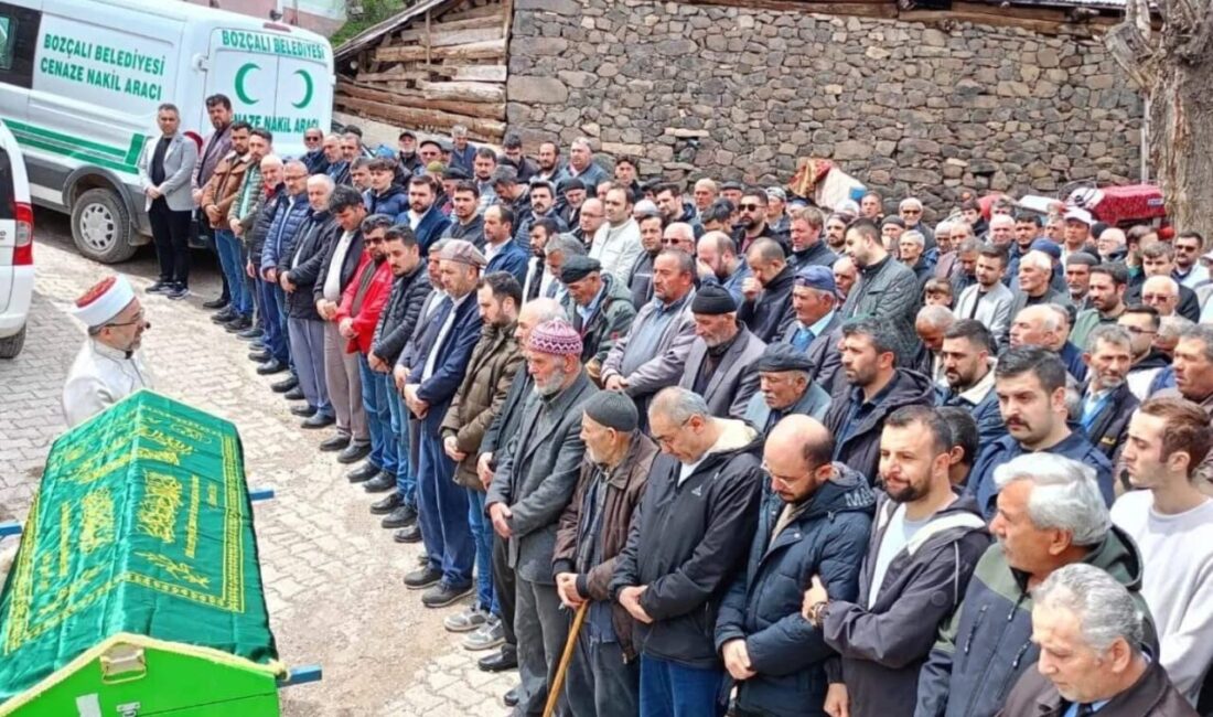 Reşadiye’de Cami Bacasını Temizlerken Düşerek Hayatını Kaybeden İmam Uğurlandı Tokat'ın Reşadiye ilçesinde, cami bacasını temizlerken merdivenden düşerek hayatını kaybeden
