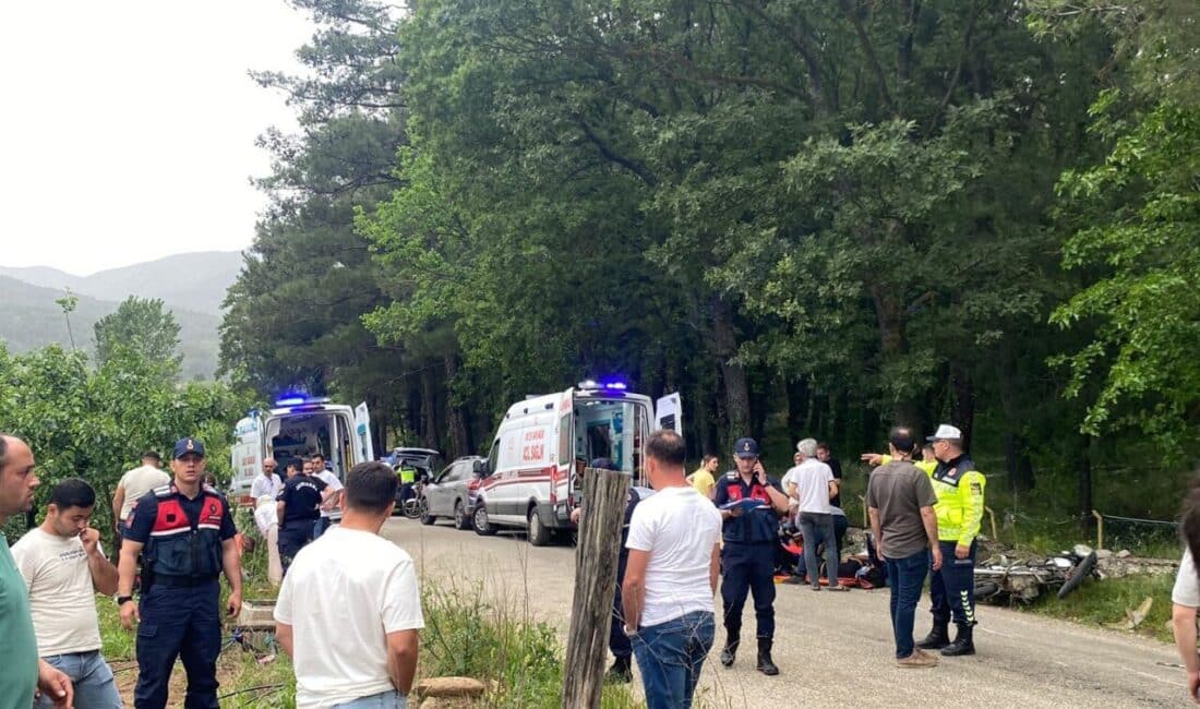 Çanakkale'nin Bayramiç ilçesinde bir otomobil ile motosikletin çarpışması sonucu dört