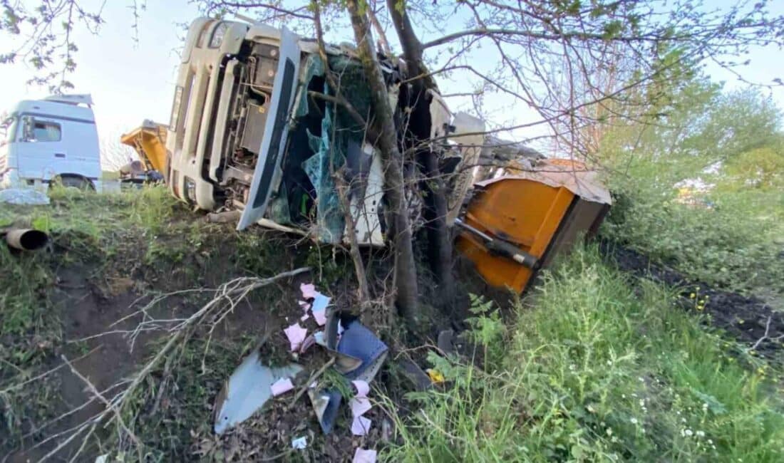 Çanakkale'nin Durali Köyü sapağında sürücü Mustafa Ö.'nün kullandığı kömür yüklü