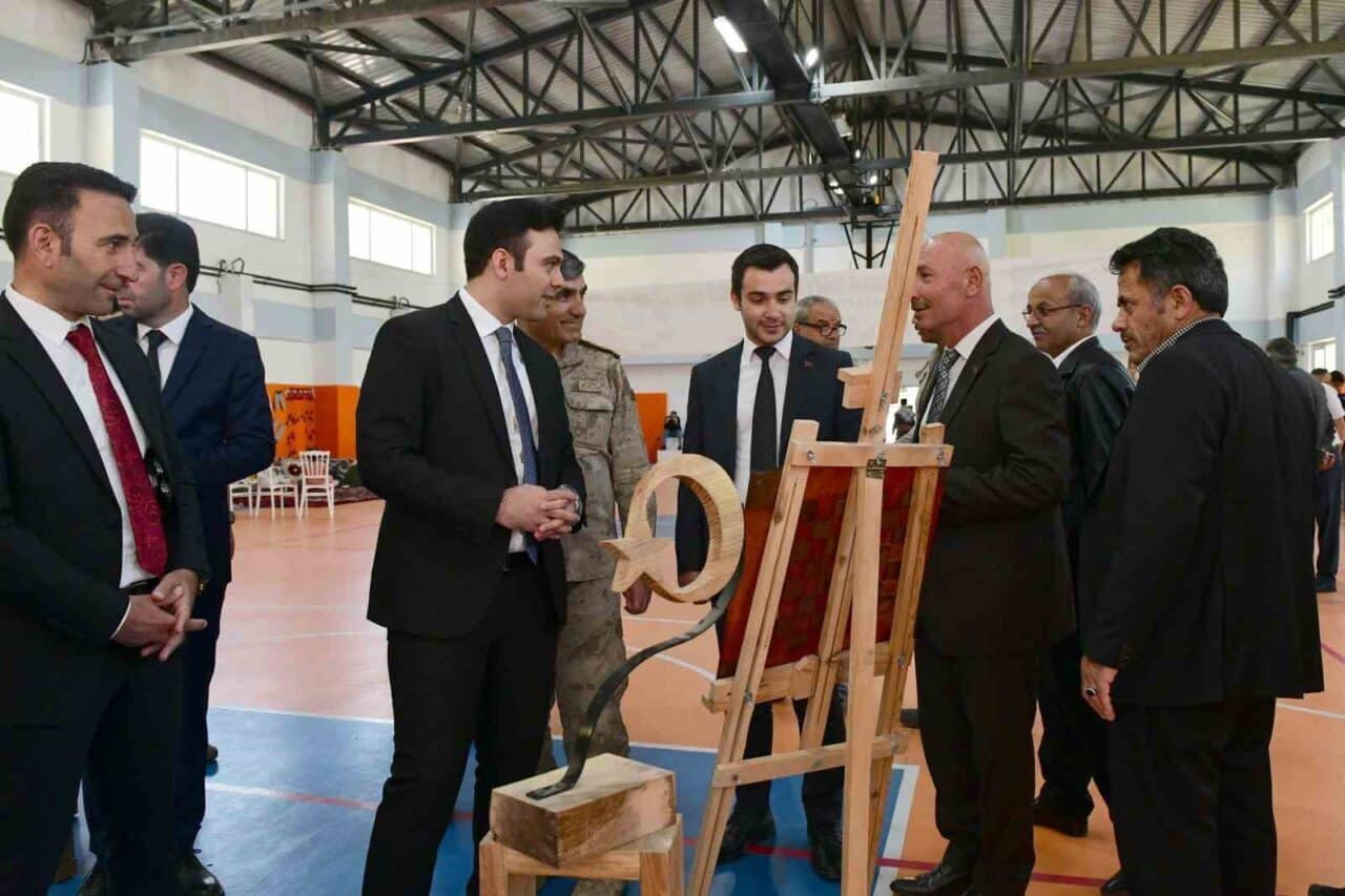 Van'ın Çatak ilçesinde, Hayat Boyu Öğrenme Haftası etkinlikleri çerçevesinde yılsonu